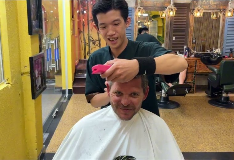 Australian Tourist Gets a Fresh Haircut in Da Nang | Nhựa Style Pro Barber Shop